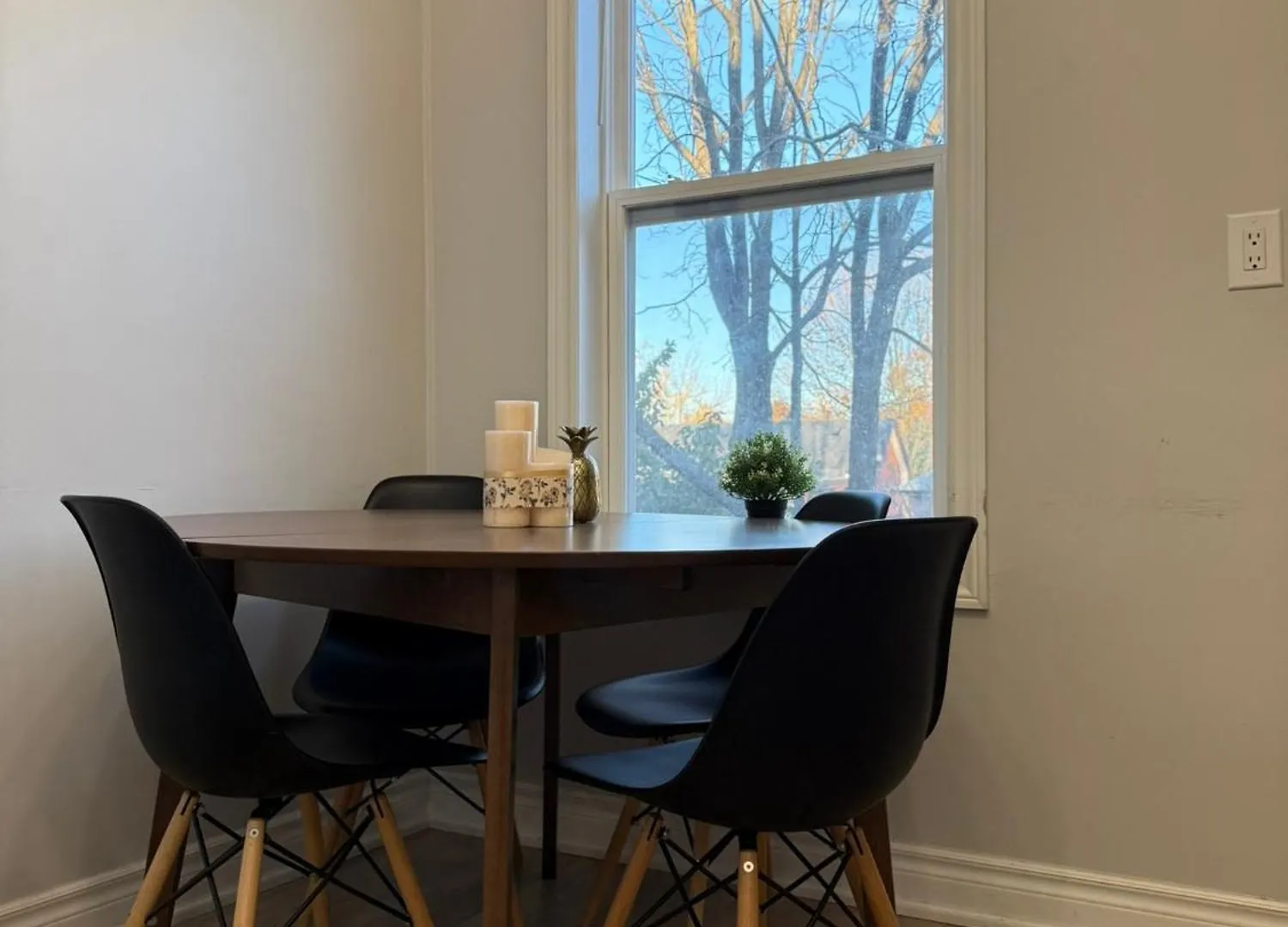 Holiday home 3-Bedroom House In Little Italy Downtown-Free Parking Toronto