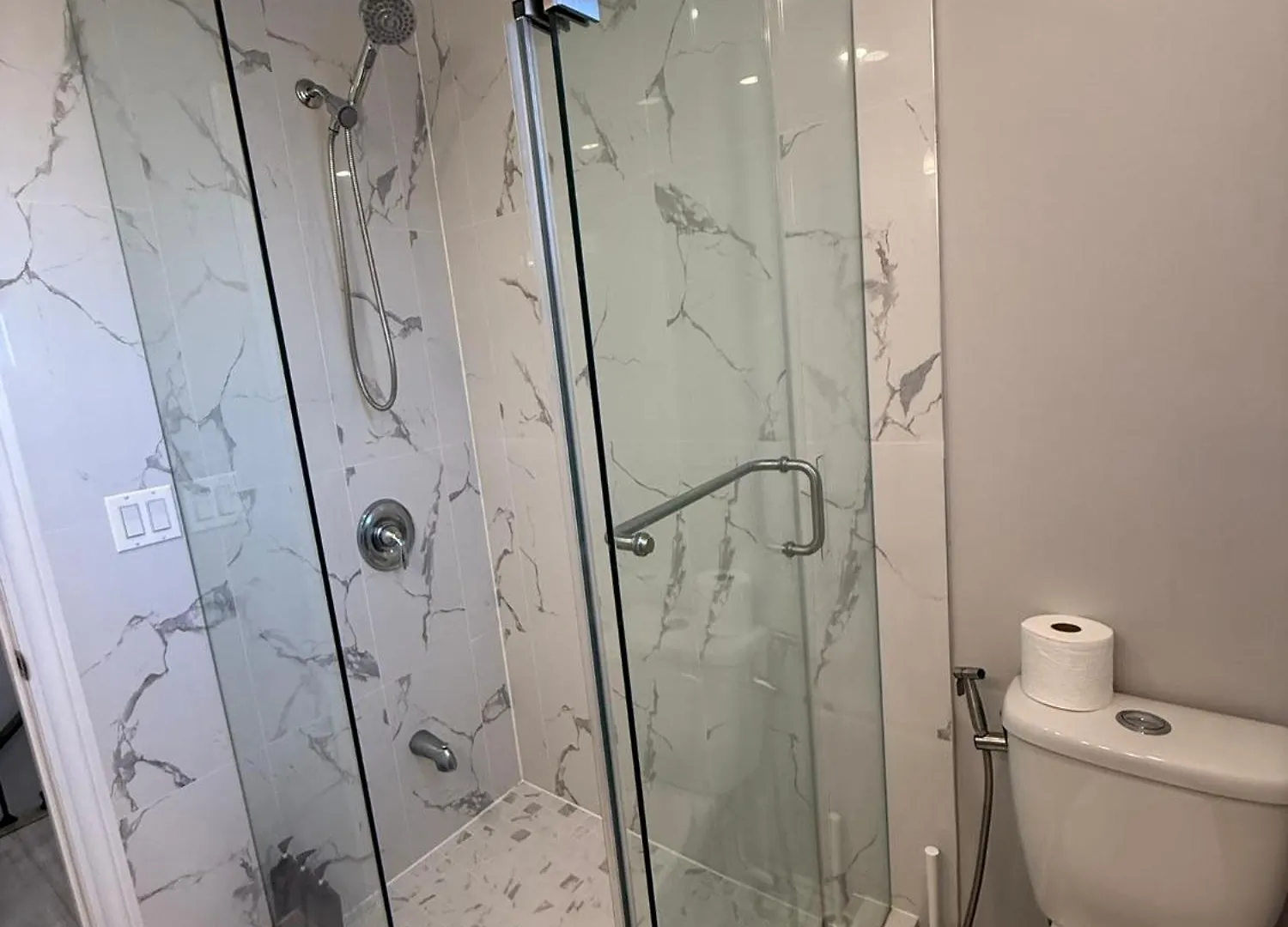 3-Bedroom House In Little Italy Downtown-Free Parking Toronto 0*,  Canadá