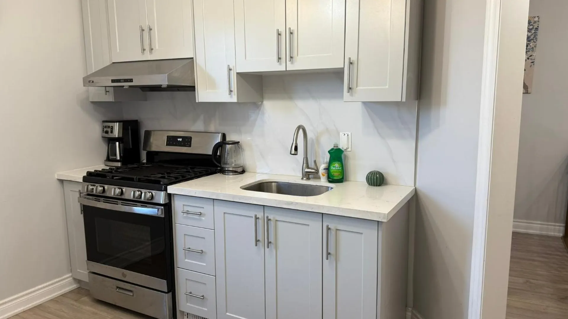 Сasa de vacaciones 3-Bedroom House In Little Italy Downtown-Free Parking Toronto